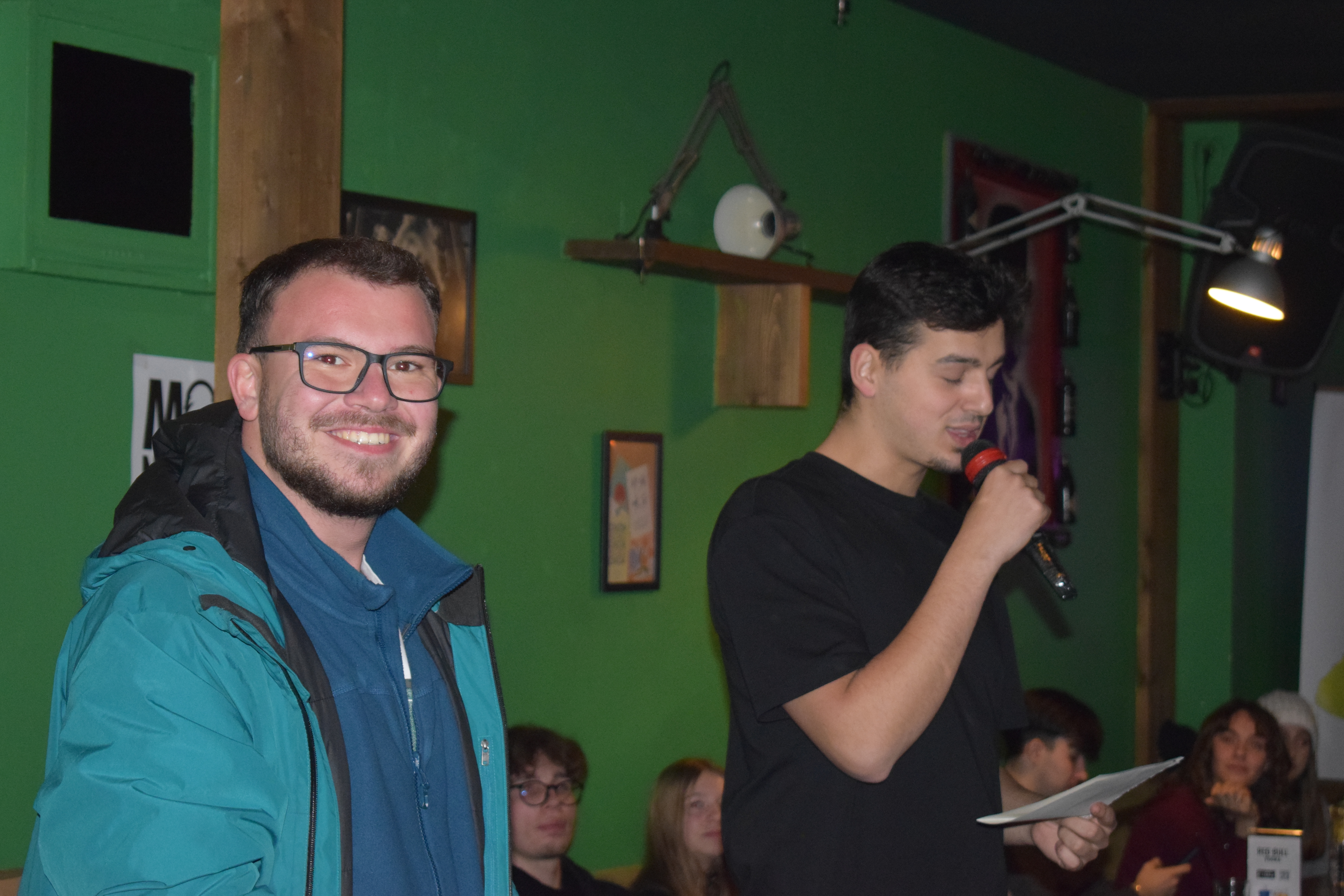 Poză Reprezentativă Karaoke