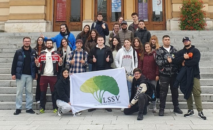 Voluntari cu steagul LSSV