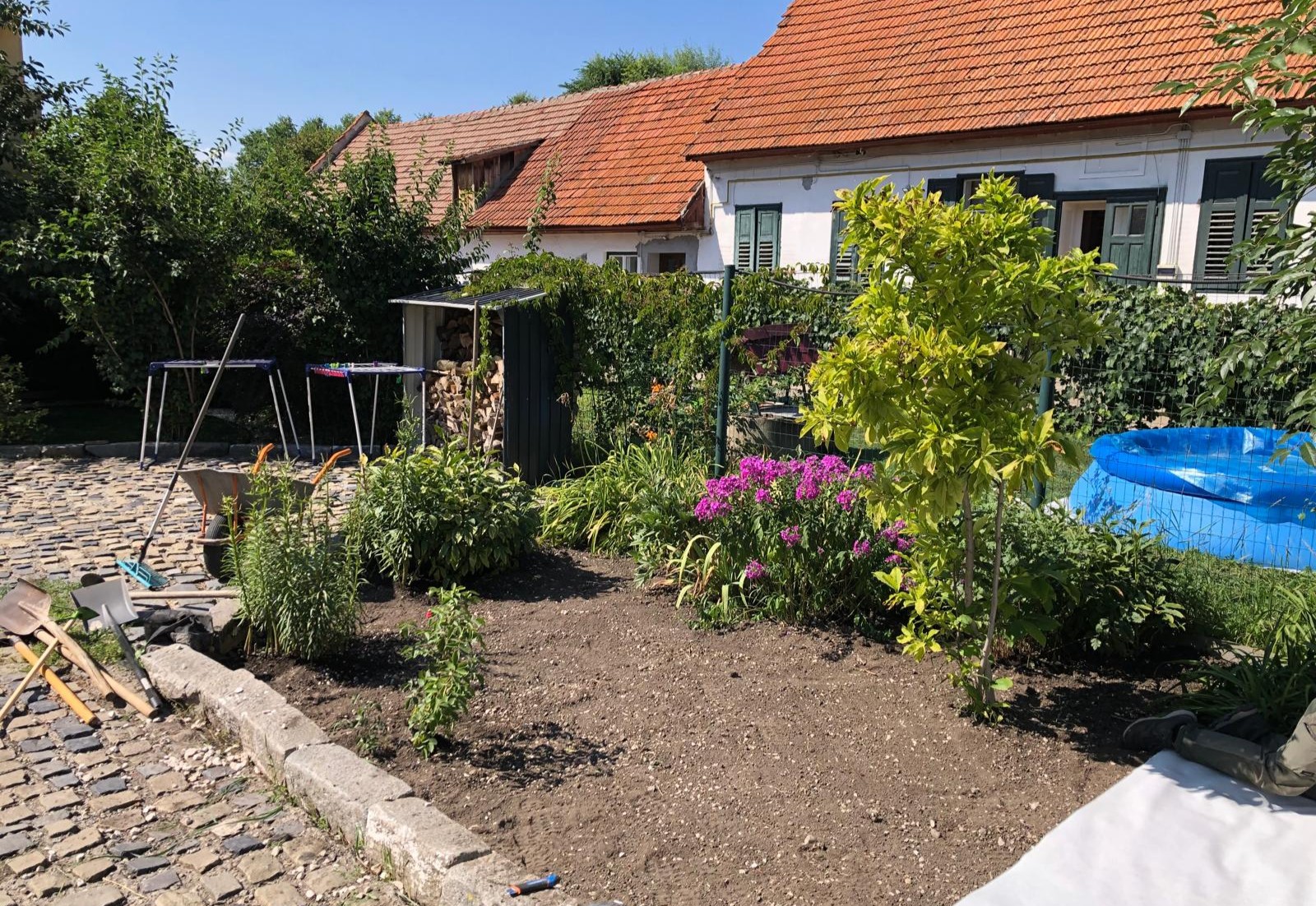 Aplicare Geotextil & Piatră Decorativă - Before